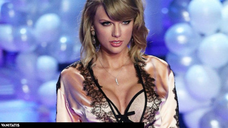 Taylor Swift braless