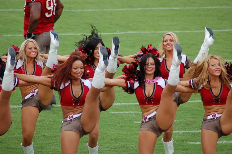 Cheerleaders naughty moments