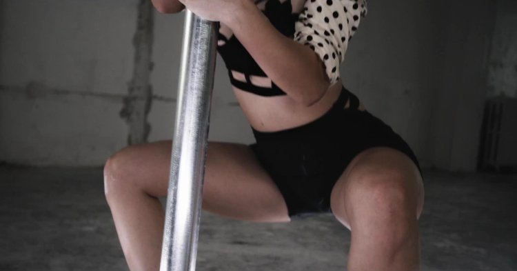 Barbara Palvin Pole Dance