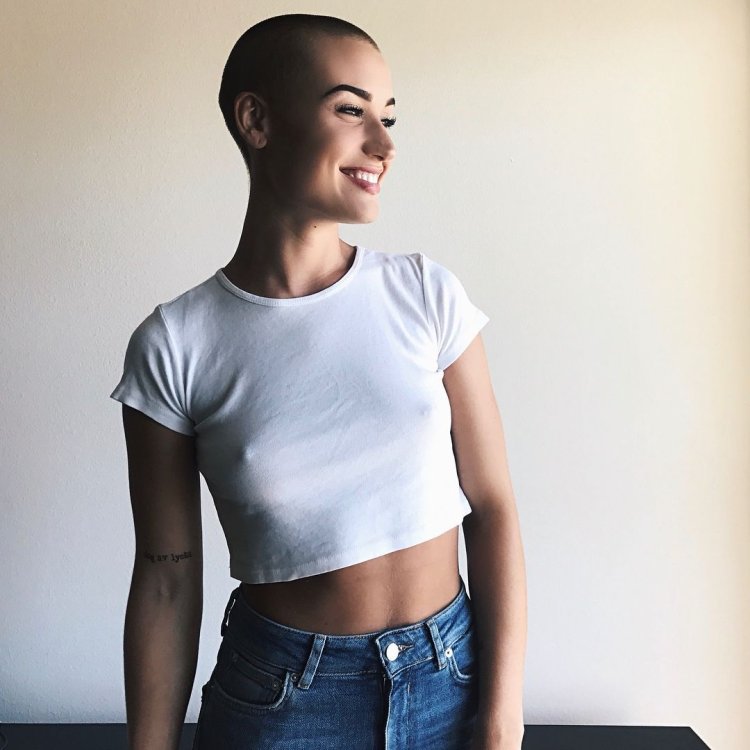 Wendela Lindblom is bald