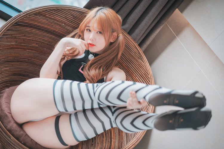 Jeong Jenny (정제니): "swimming Lessons #3"