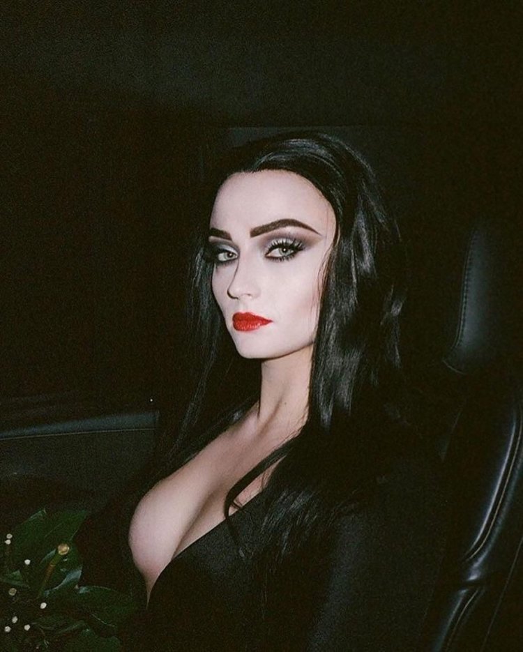Sophie Turner Marticia Addams