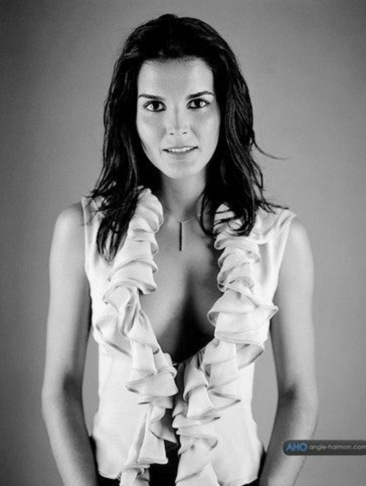 Angie Harmon young