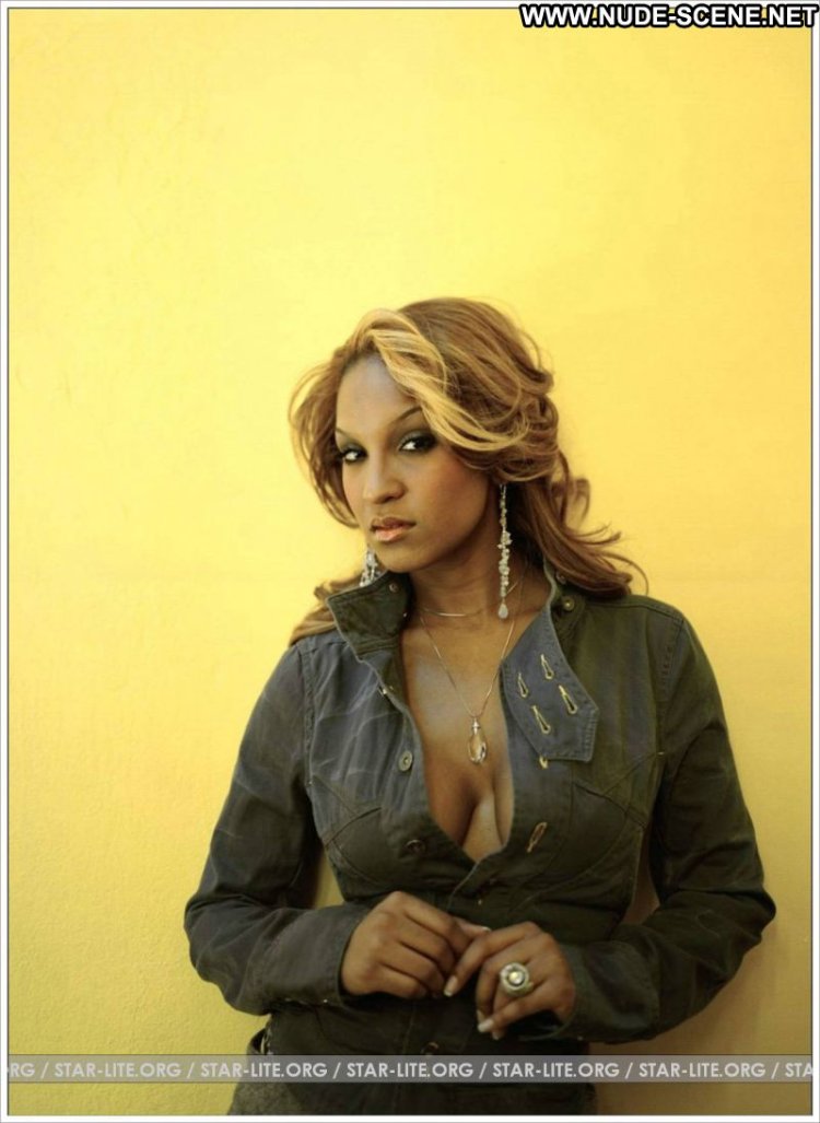 Olivia Teresa Longott hot