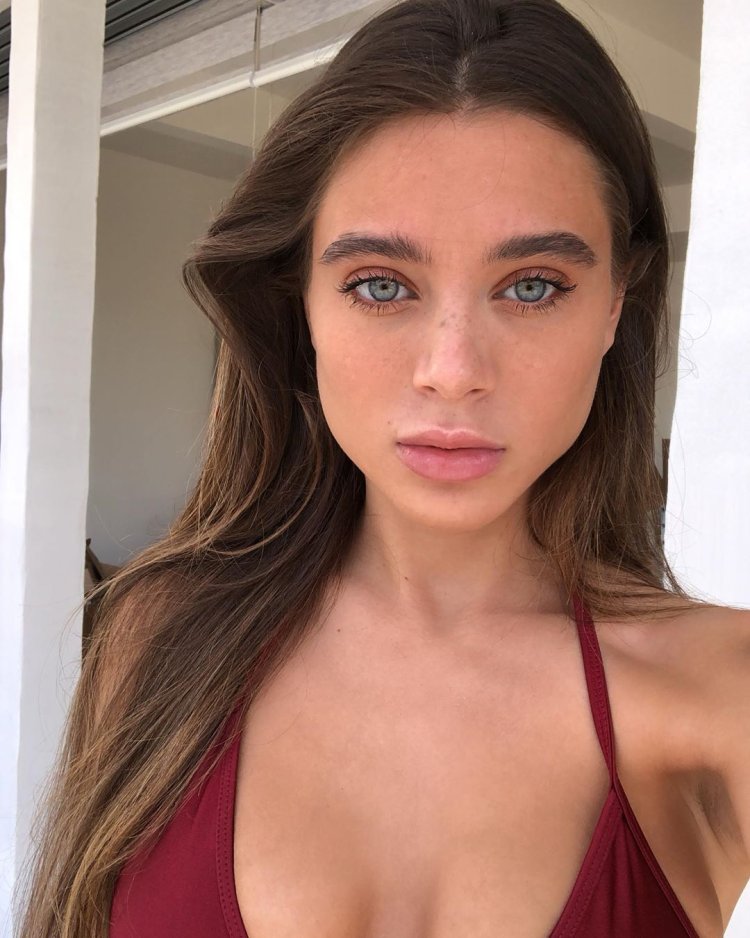 Lara Rhodes boyfriend