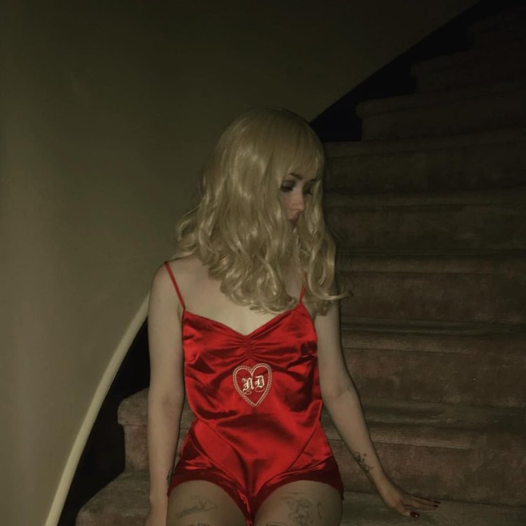 Nicole Dollanganger Hot