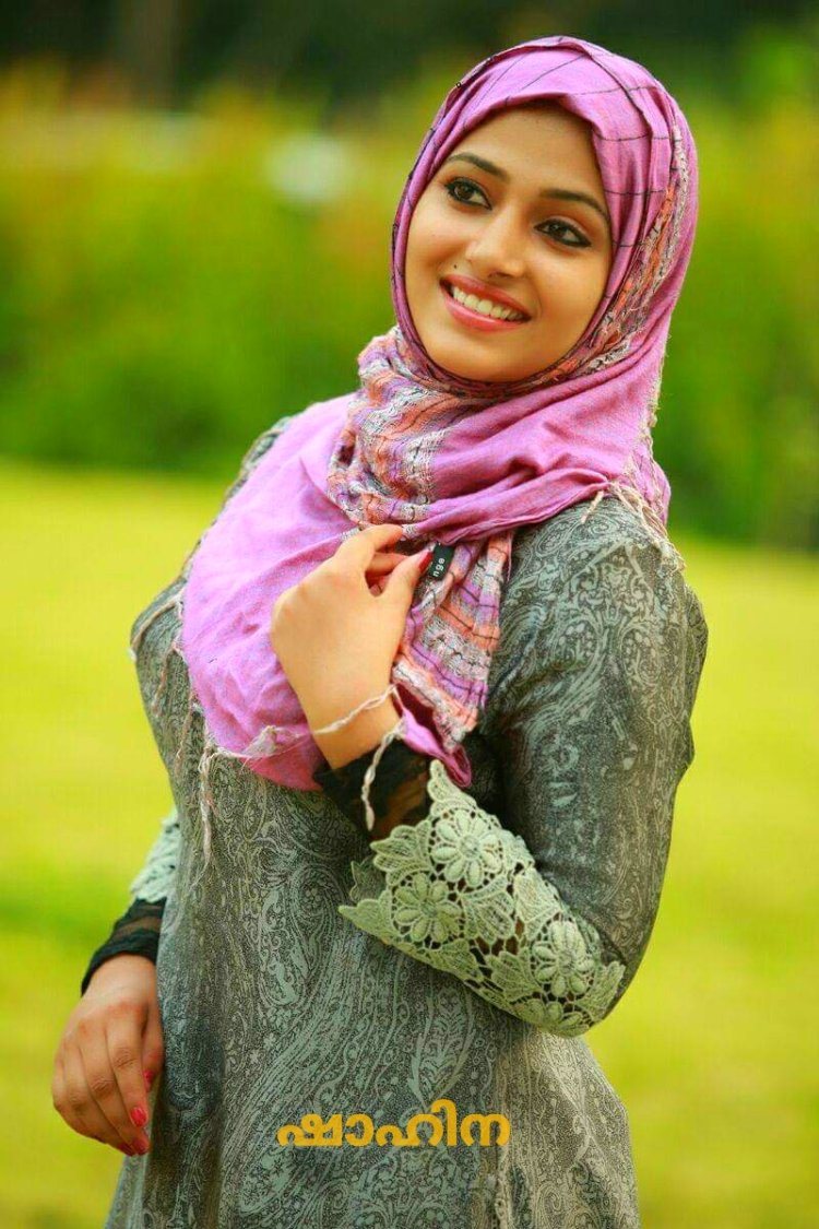 Zayna, Muslim