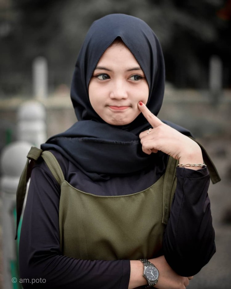 Indonesia hijab chest