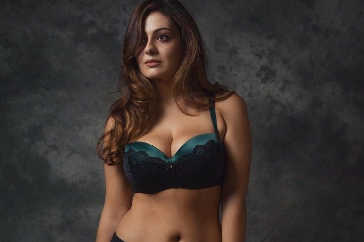 Paola torrente breasts