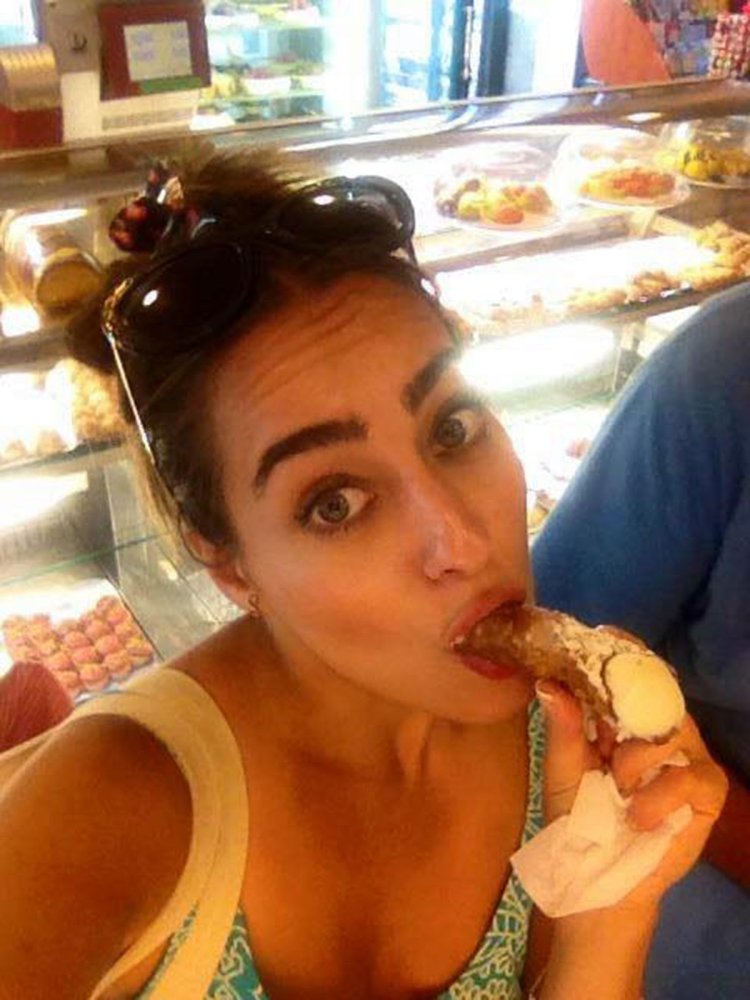 Italian model Paola Saulino satisfies men