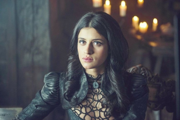 Yennefer Anya Chalotra