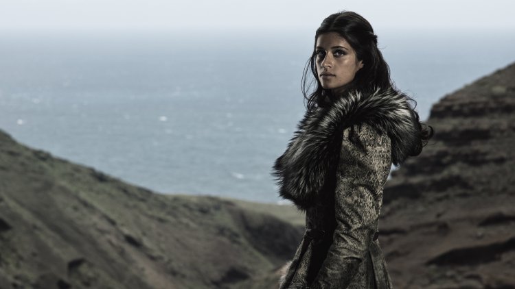 Anya Chalotra Yennefer