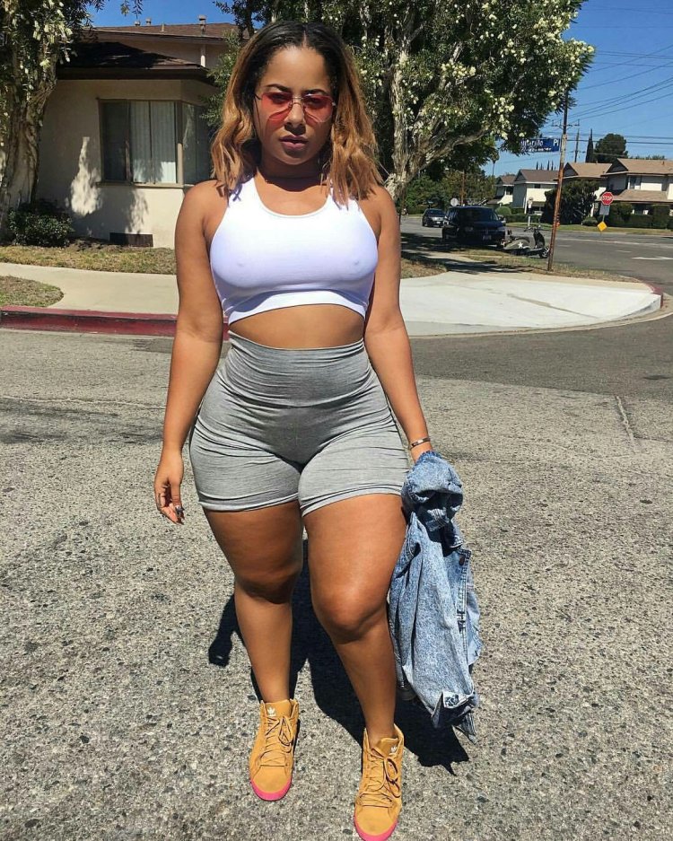 Girls dwarfs big butts