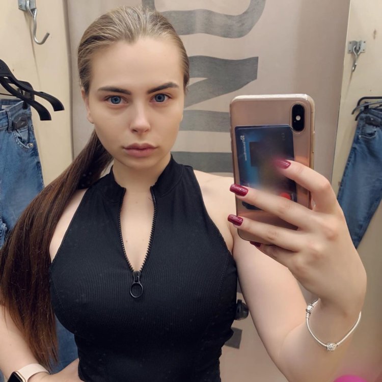 Michalina showed her breasts