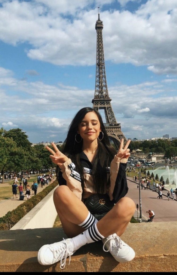 Jenna Ortega desnuda