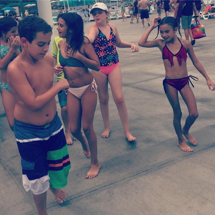 Scarlett Estevez feet