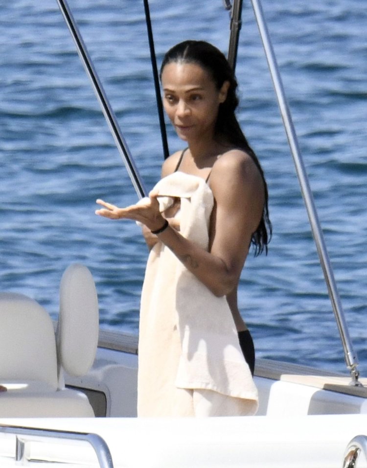 Zoe Saldana topless