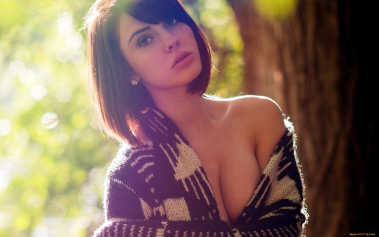 Beautiful breasts wallpaper