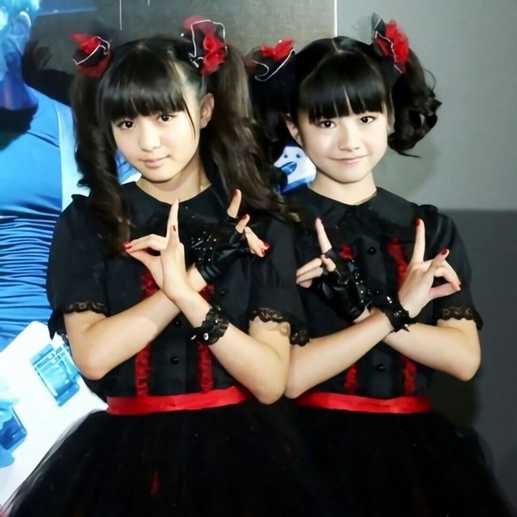 BABYMETAL Yui and MOA
