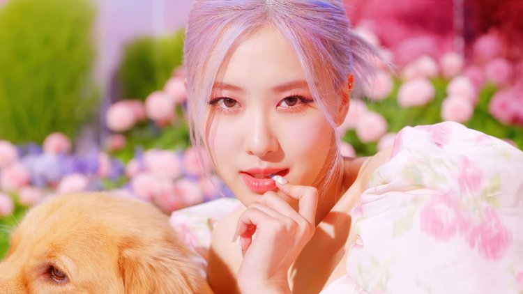 Rosé New Zealand singer