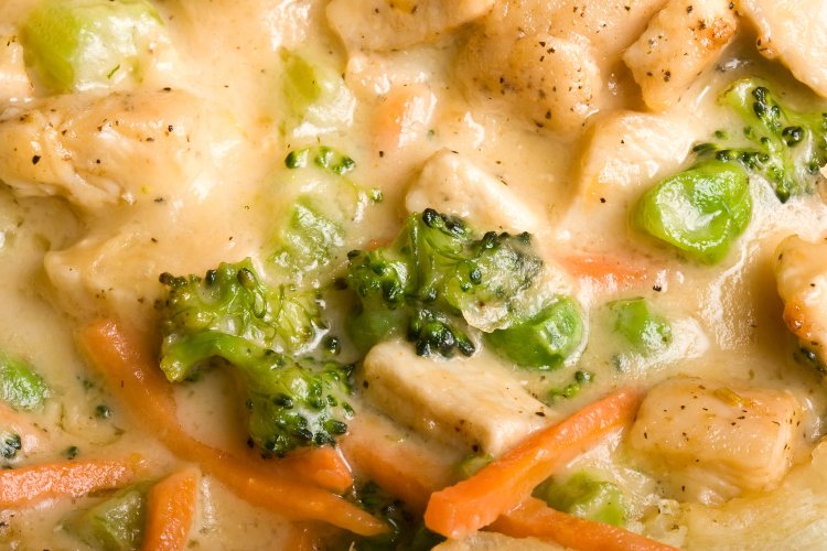 Turkey with broccoli in creamy sauce
