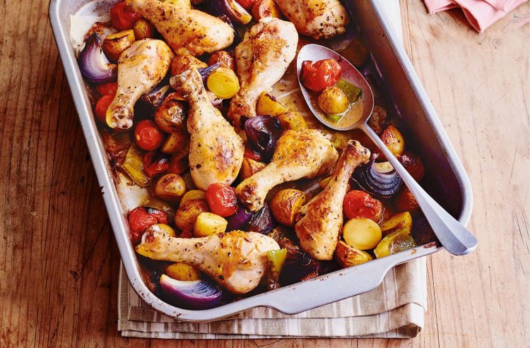 Chicken baked with vegetables