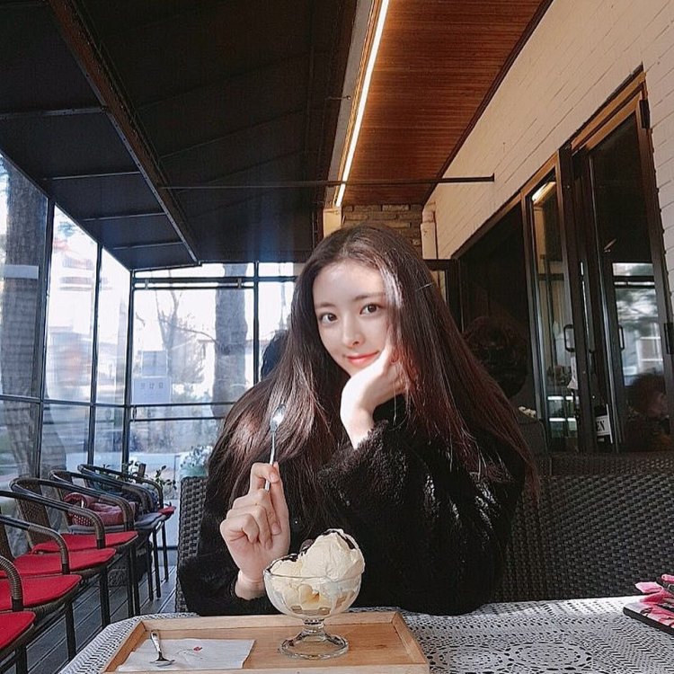 Yuna from Itzy Girlfriend material