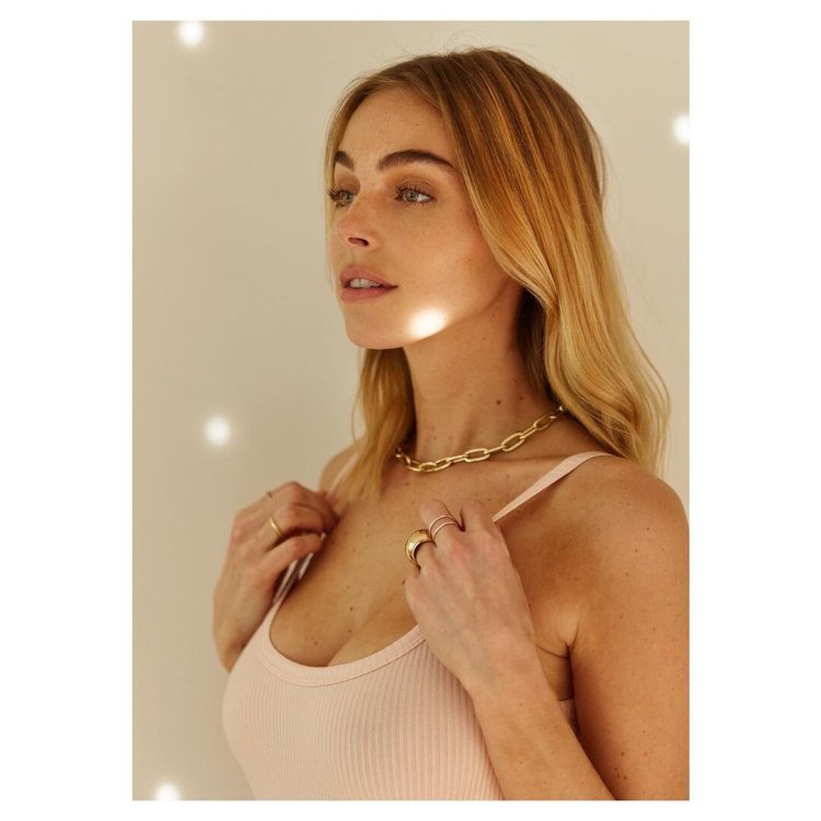 Elizabeth Turner nipples