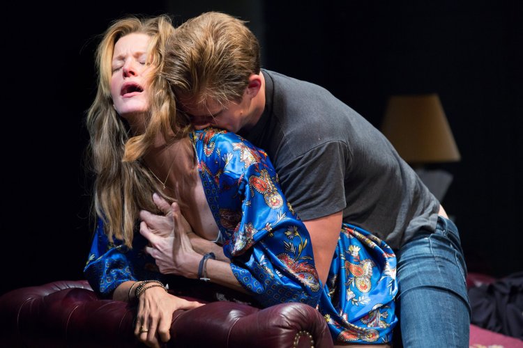 Stages Repertory Theater presents sex with strangers