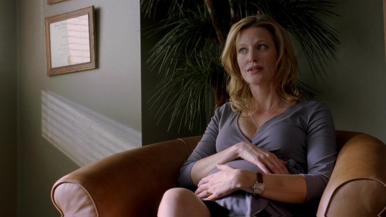 Sonya Walger bed scene