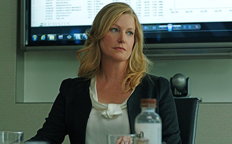 Anna Gunn in Enemy of the State