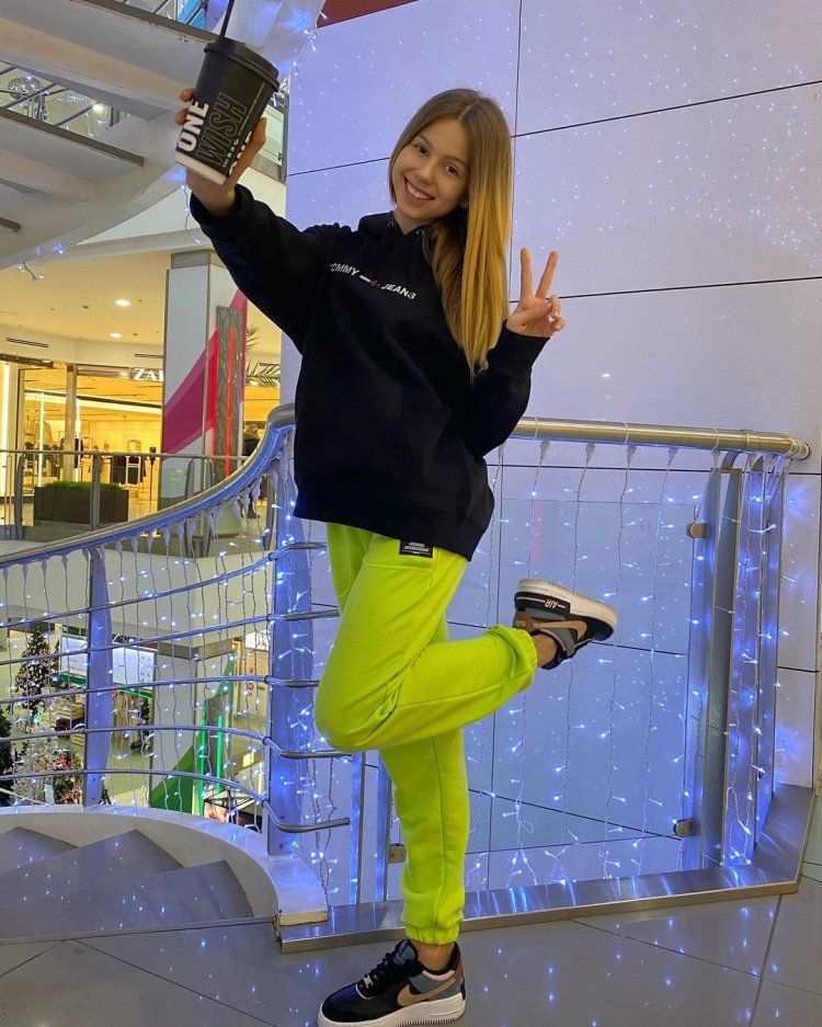 Danatar(dana Taranova) subscribe