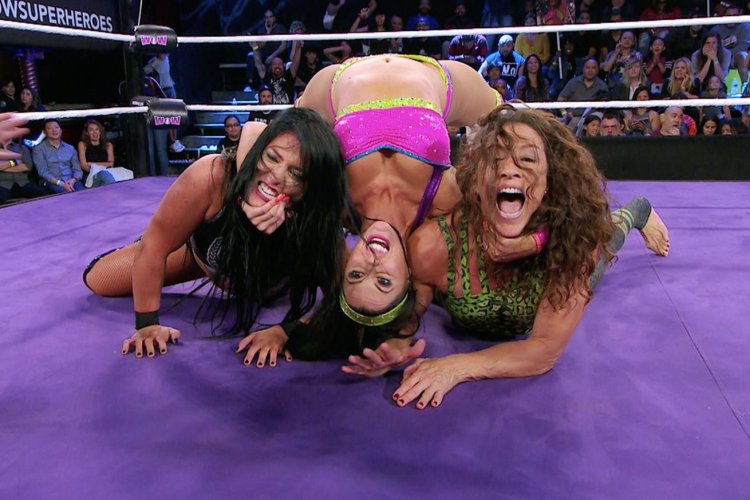 Women's wrestling wow
