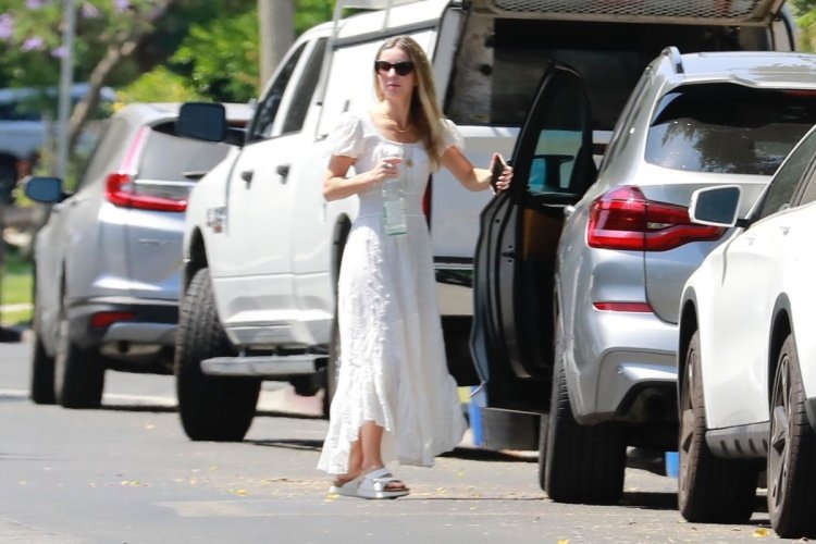 Annabelle Wallis stills