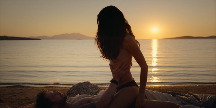 Tuba Buyukustun and Murat Boz)