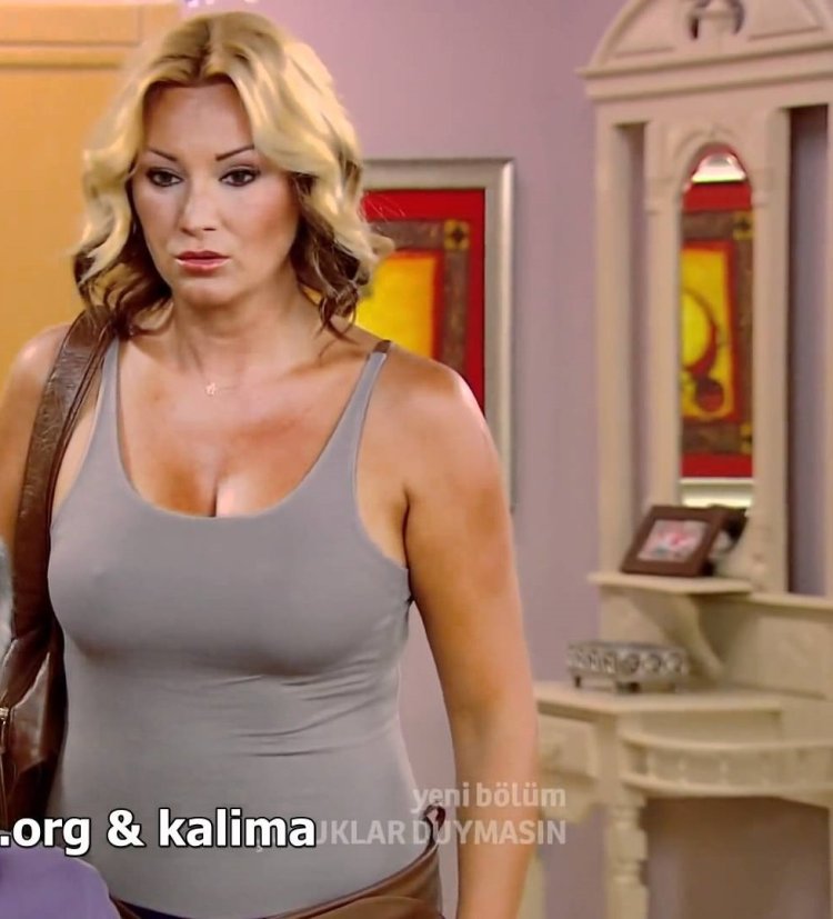 Cocuklar Duymasin series actress Pinar Altug