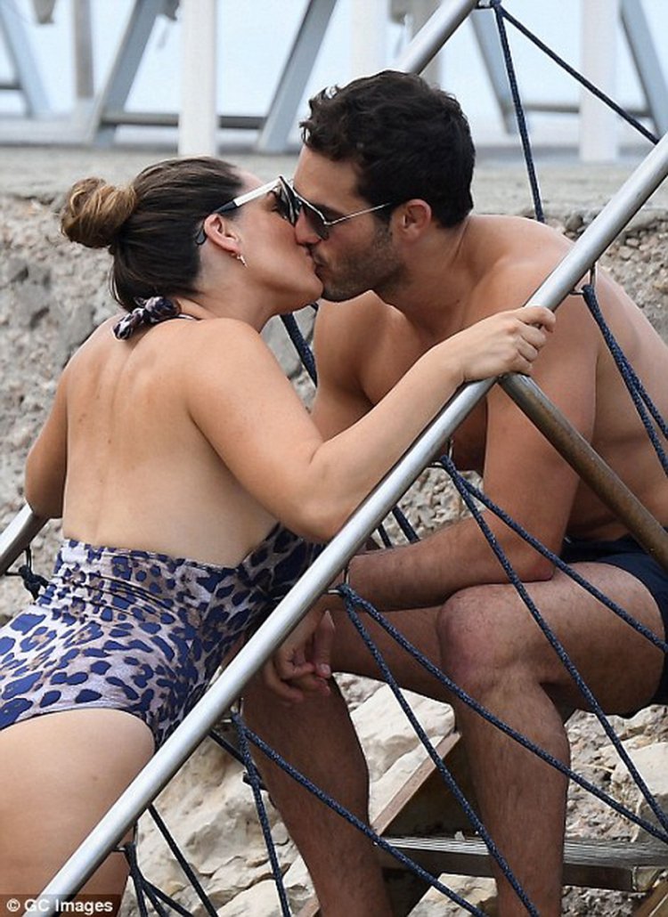 Kelly brook kiss