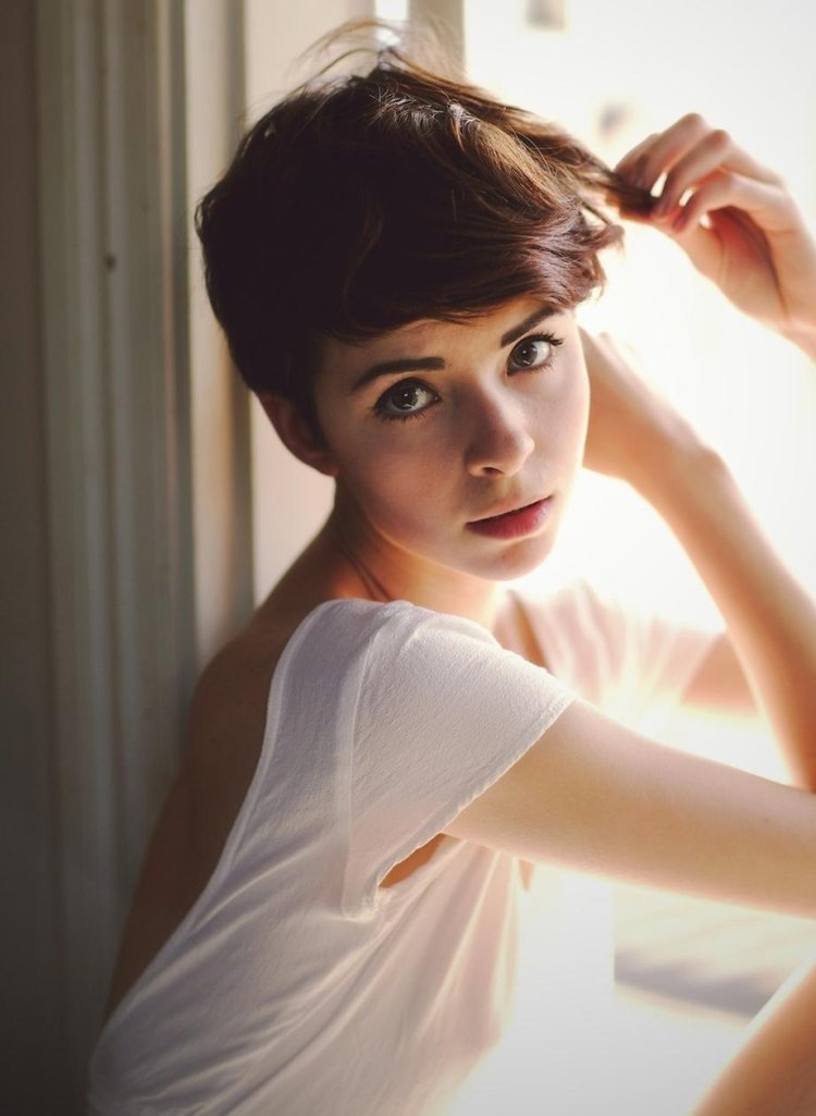 Cara Delevingne short pixie haircut