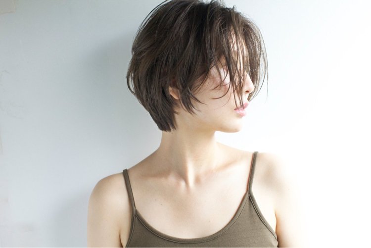 Singer with white hair and short haircut