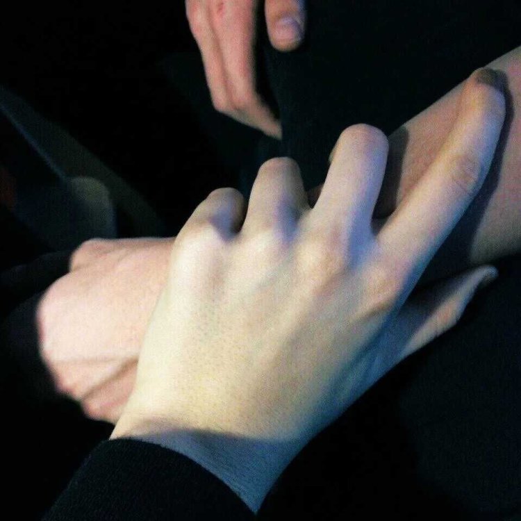 Hand in hand Aesthetics