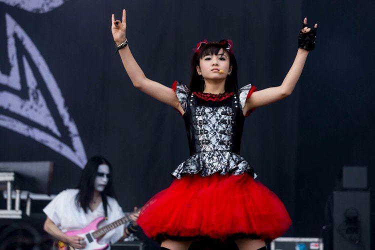 Group BABYMETAL In swimsuits