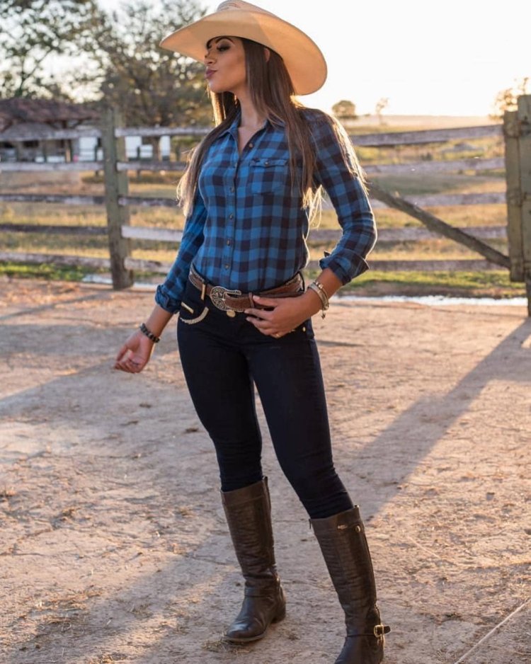 Victoria Simon Cowgirl