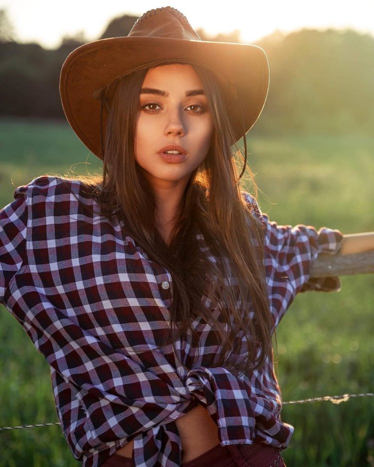 Busty beauties in shorts