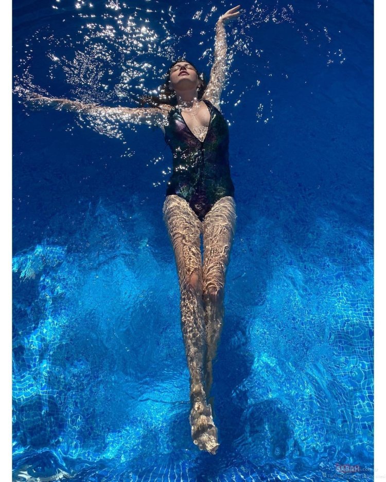 Melis Sezen Instagram