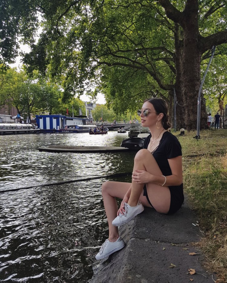 Melis Sezer actress. Panties