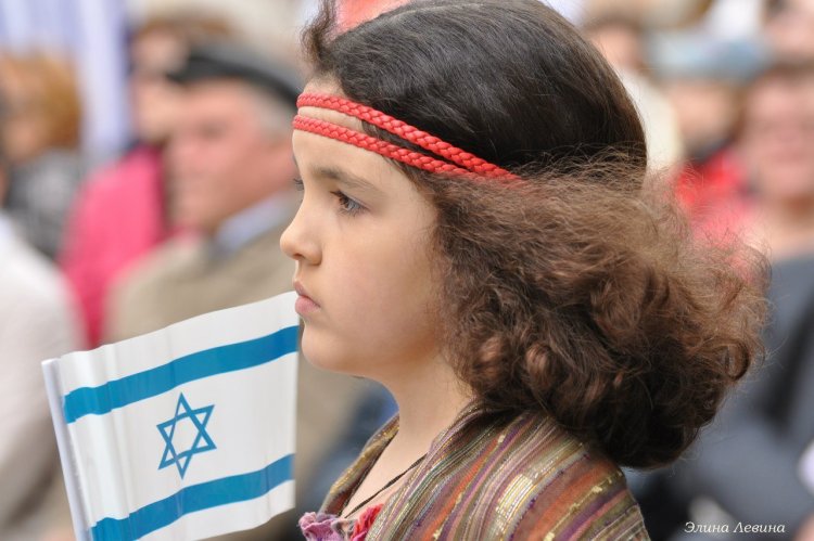 Rachel Weisz is Jewish