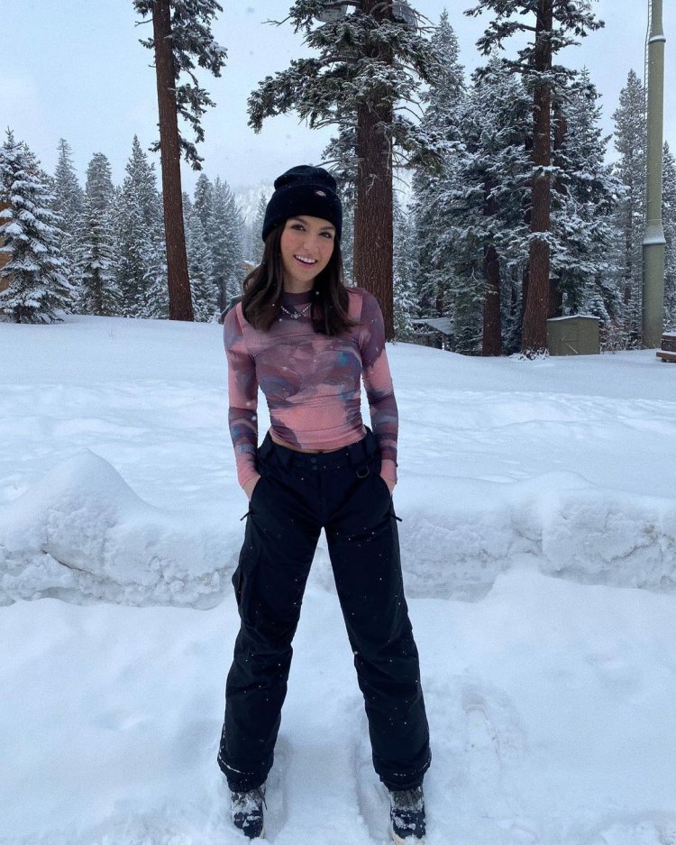 Ellie Zeiler Instagram