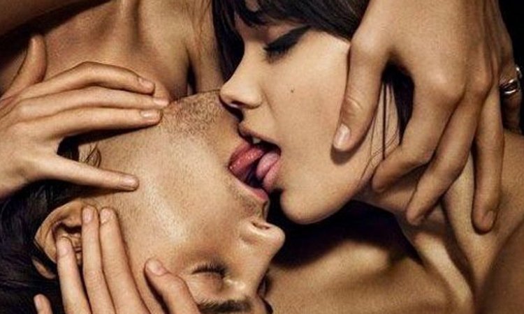 Passionate french kiss