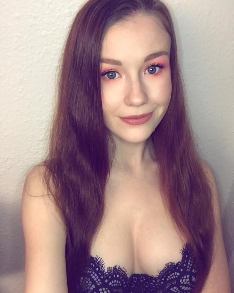 Emily Bloom selfie