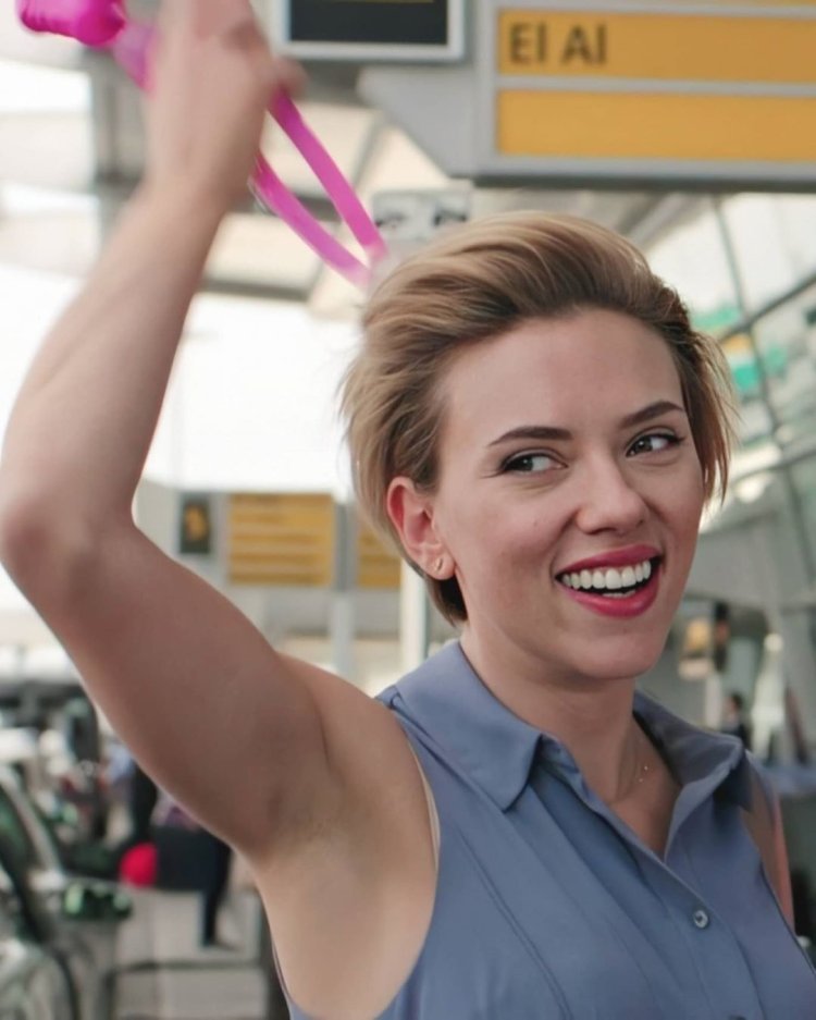 Scarlett johansson armpits
